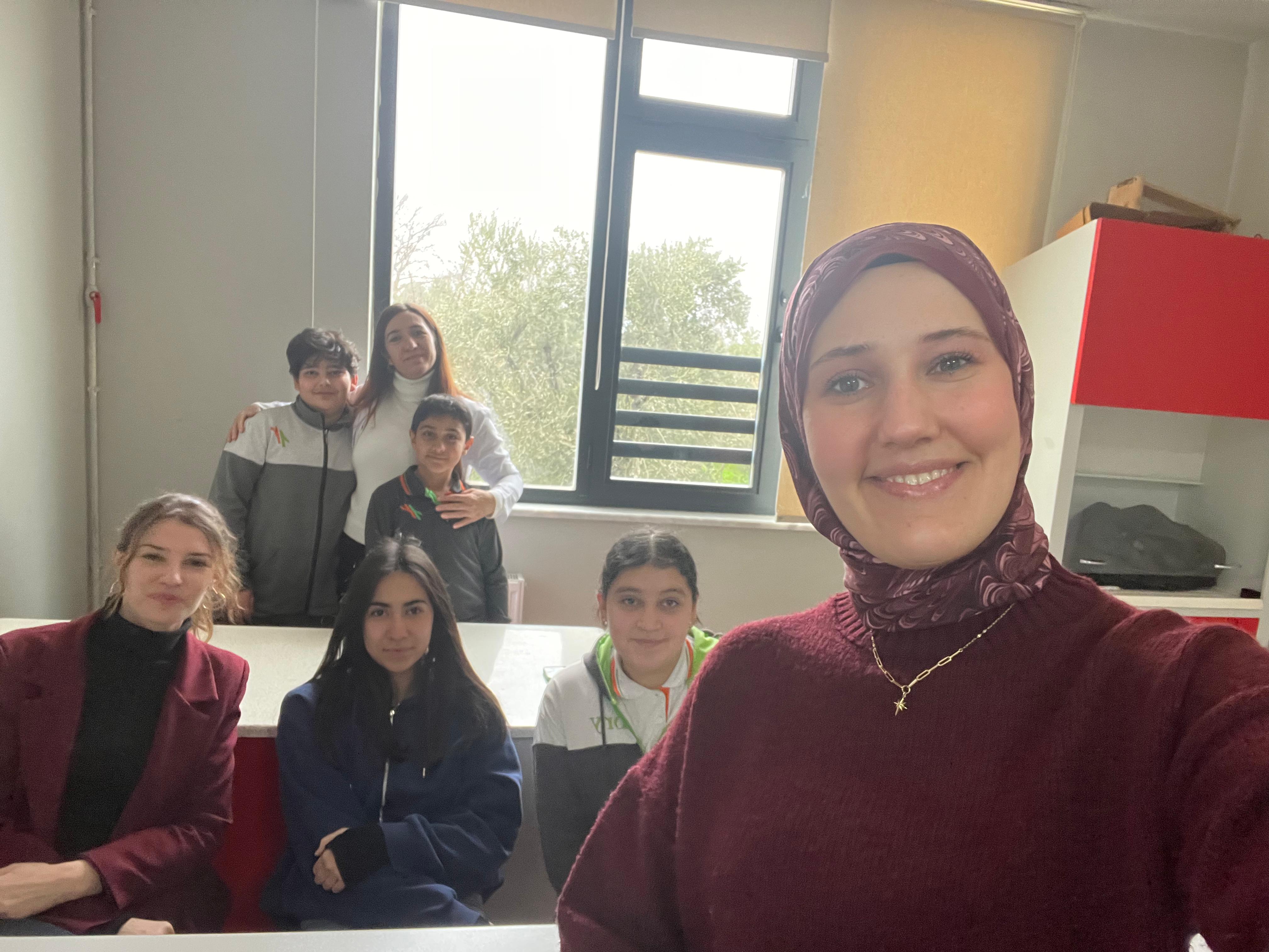 Bilim Kulübü Kültür Edebiyat Kulübü ve Kütüphanecilik Kulübü Münazara Etkinliği 